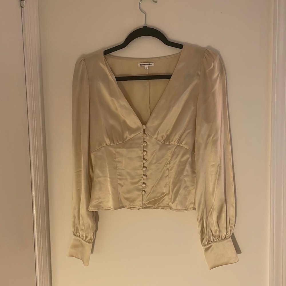 Reformation Cadence Silk Top in Almond, size Small